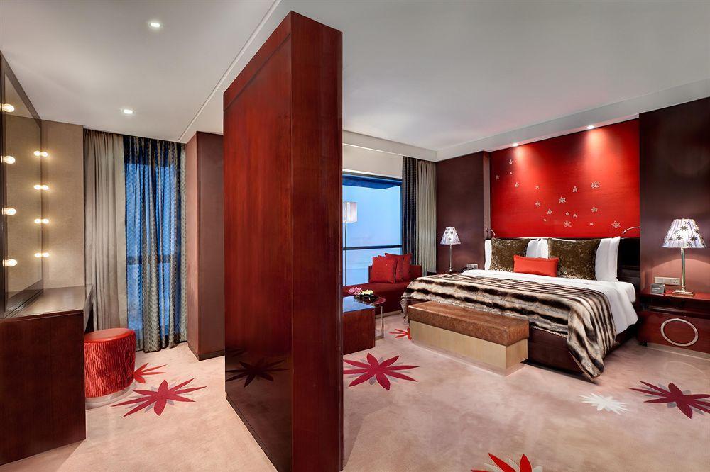 Le Méridien City Centre Bahrain Manama Exterior foto A bedroom at the hotel