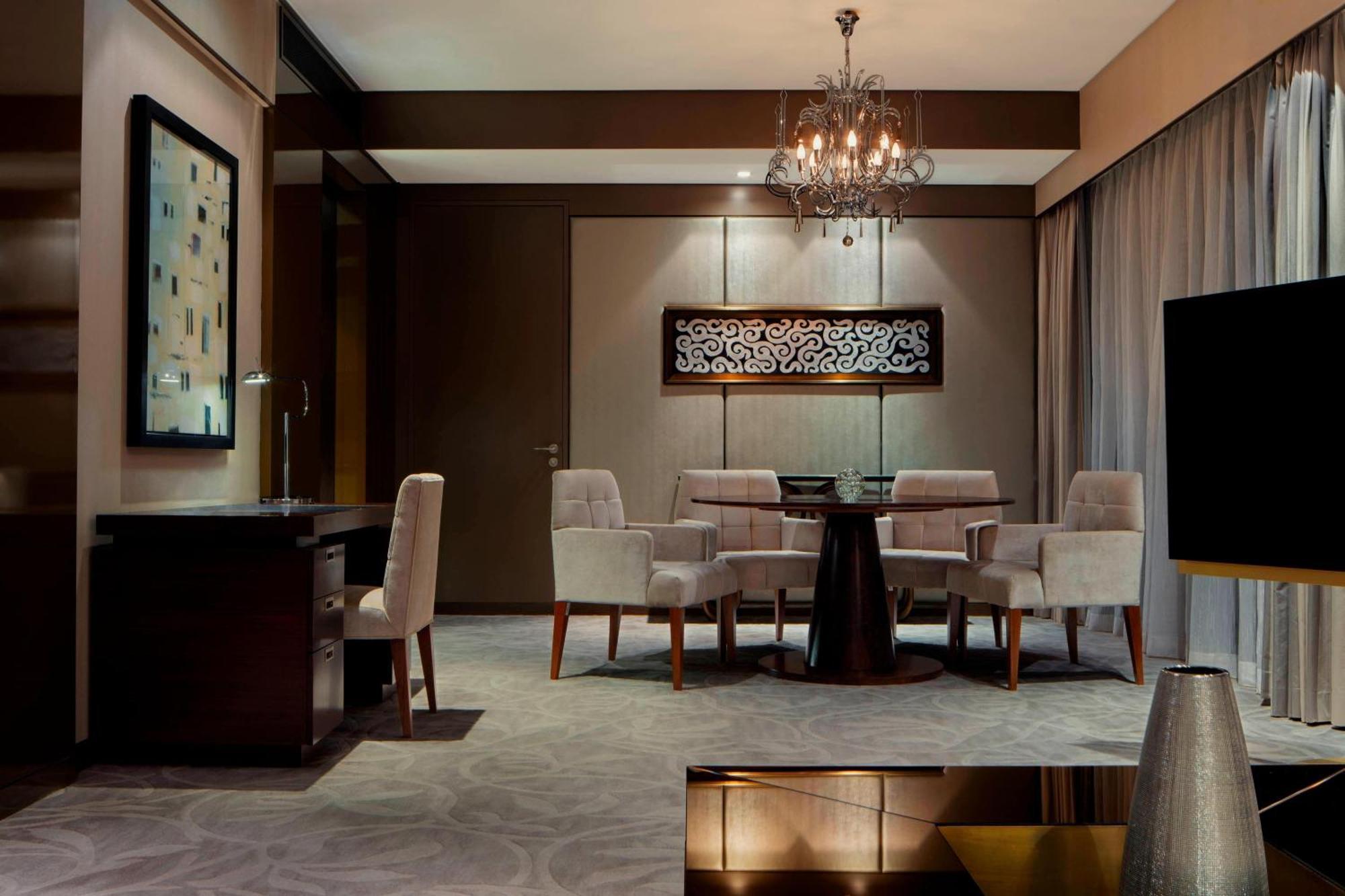 Le Méridien City Centre Bahrain Manama Exterior foto A suite at the Ritz-Carlton, Singapore
