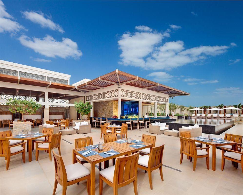 Le Méridien City Centre Bahrain Manama Exterior foto The rooftop bar at the W Bali
