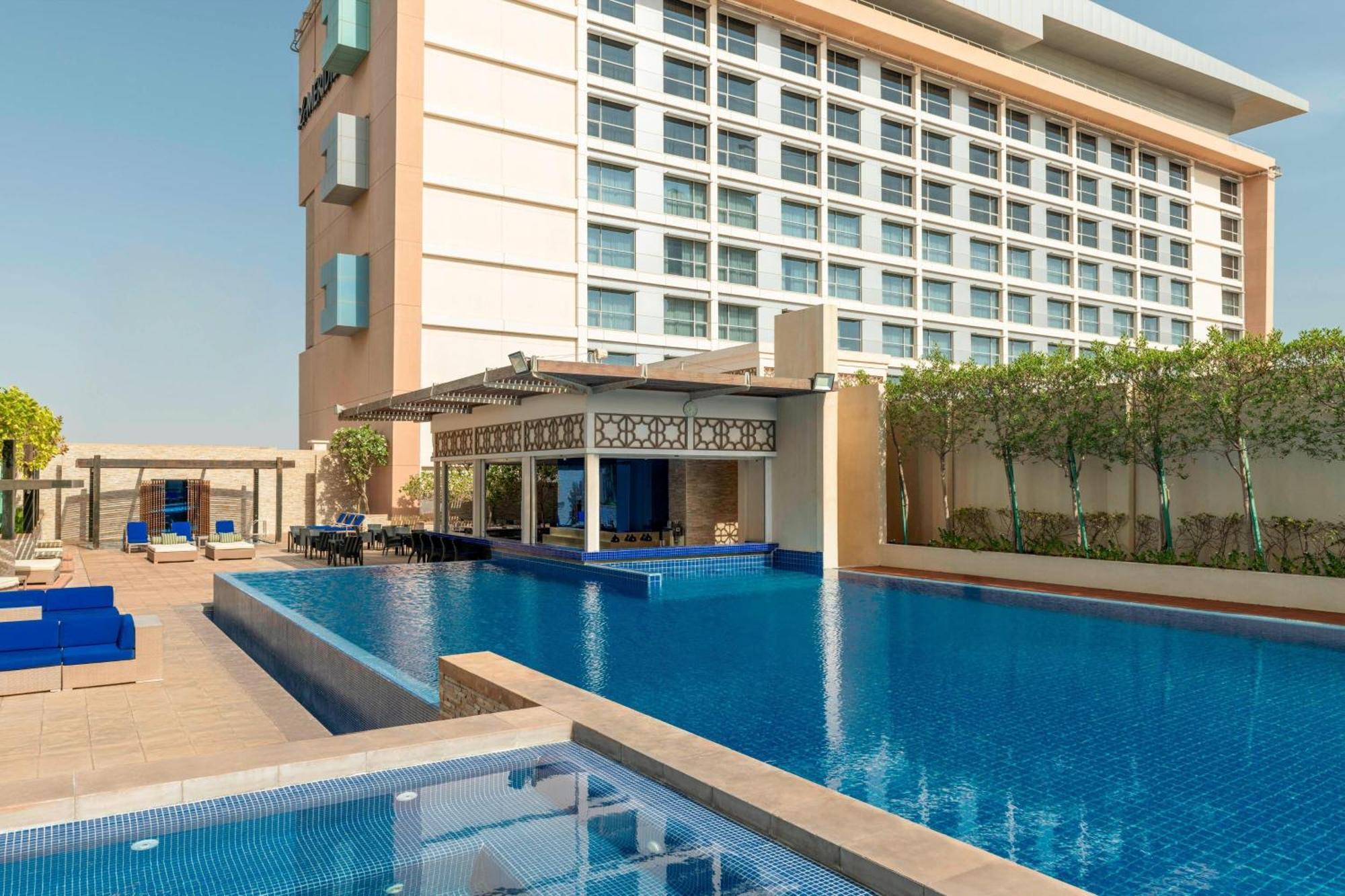 Le Méridien City Centre Bahrain Manama Exterior foto The swimming pool at the hotel